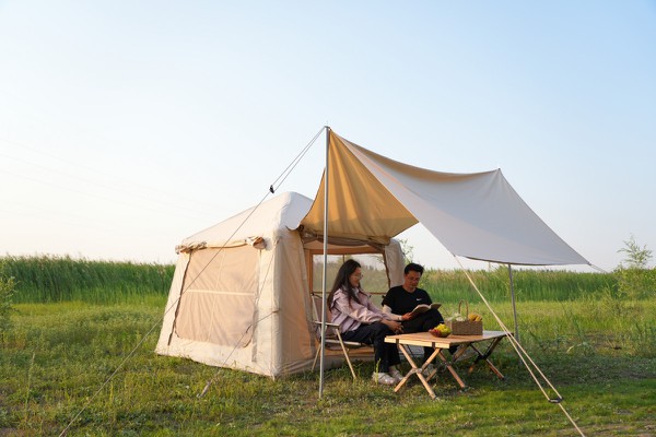 Tent with sidewalls 41